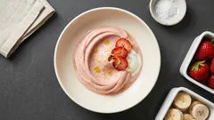 Helado de fresa sin azúcar: cremoso con plátano congelado y listo en minutos