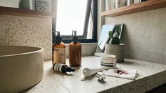 Piel sensible: por qué te arde la “rutina completa” y cómo simplificar sin perder resultados