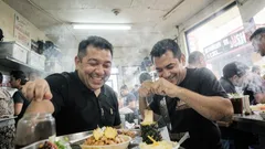 Relato corto: Creí que solo iba por tacos, pero el trompo me contó otra cosa