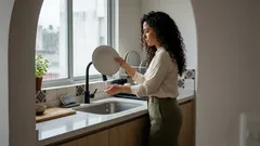 Escurridor de platos de pared: la forma fácil de ganar espacio y orden en tu cocina